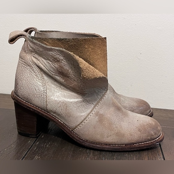 Holding Horses Cobbler Series Distressed Ankle Boots Womens size 7 - Picture 8 of 10